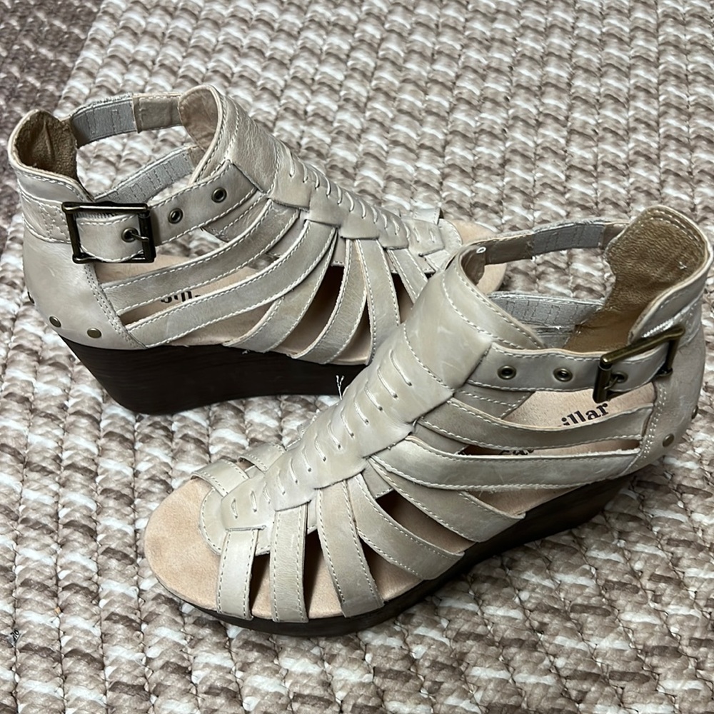Caterpillar wedge sandals Cream color